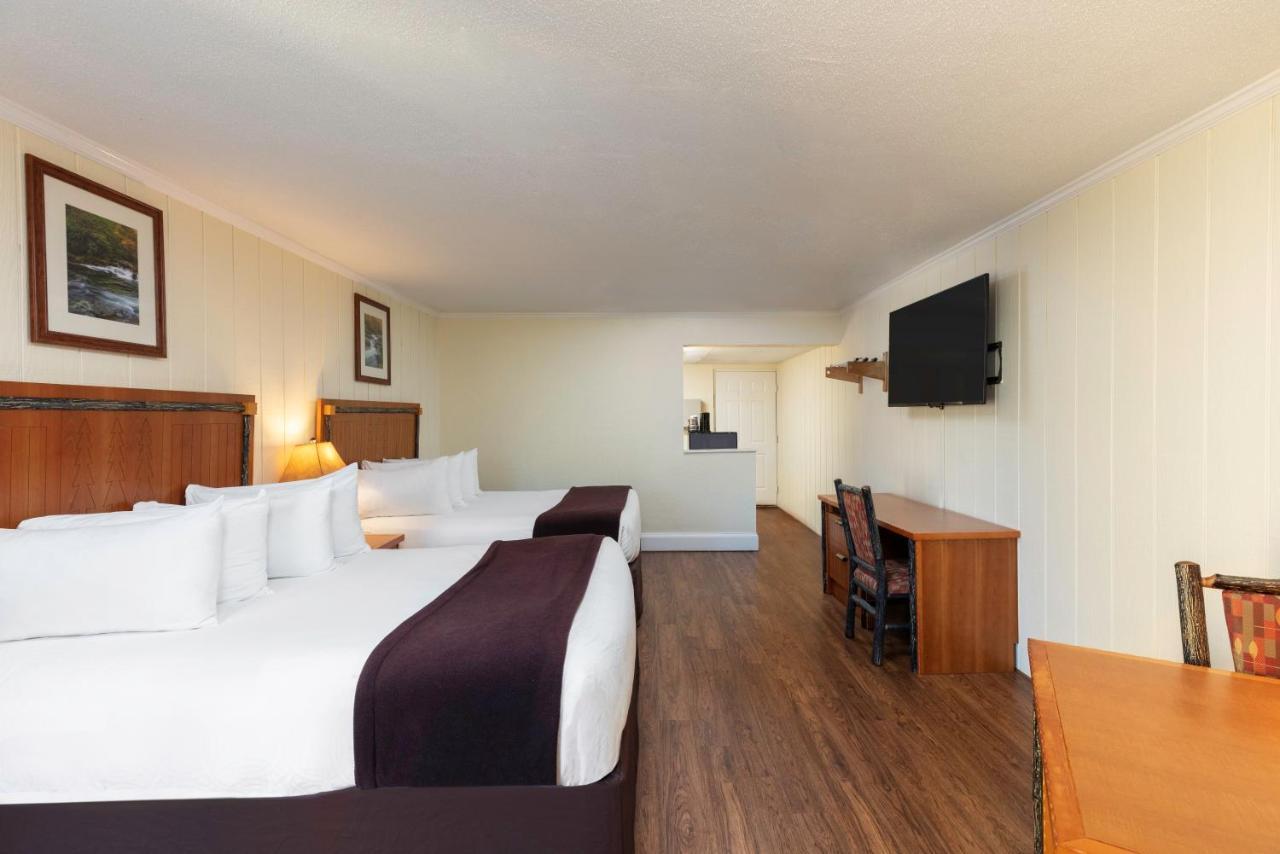 River View Signature Queen Guestroom